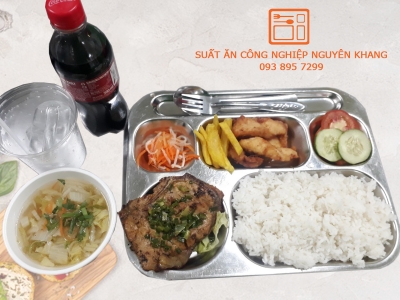 Suất Ăn Đặc Biệt Theo Yêu Cầu Khách Hàng